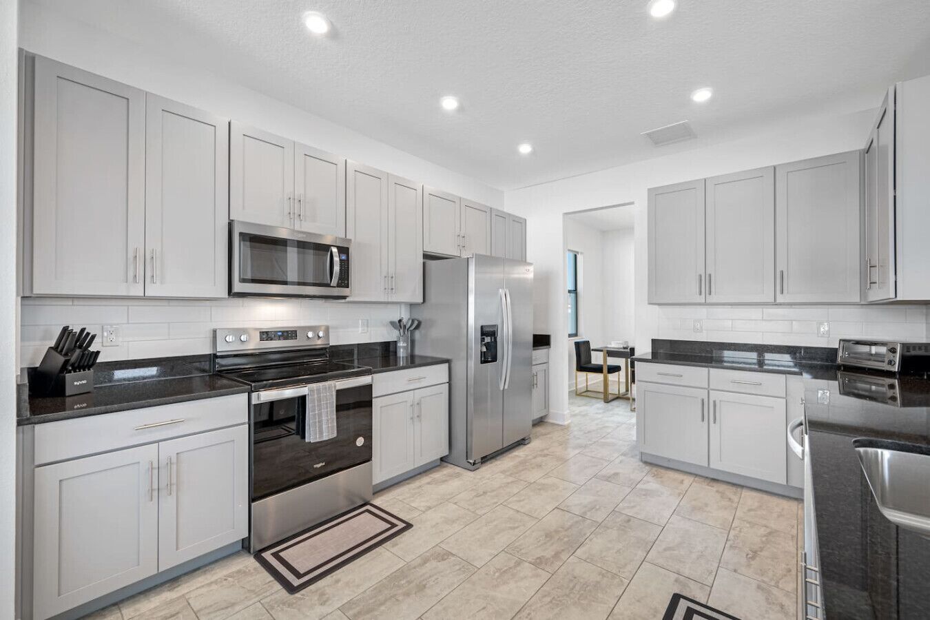 ثلاجة، ميكروويف، فرن، موقد طهي مسطح