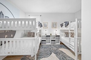 6 chambres, bureau, fer et planche à repasser, lit parapluie