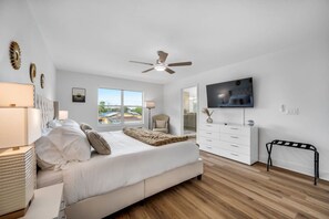 5 bedrooms, desk, iron/ironing board, travel cot - Family Oasis • Pool • Slide • Games • Sleeps 14+ (Tampa)