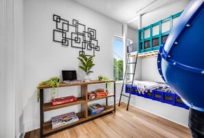 5 bedrooms, desk, iron/ironing board, travel cot