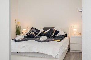 2 多间卧室、上网接入、床单