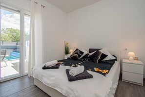 Internet, bed sheets