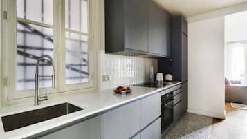 Réfrigérateur, micro-ondes, four