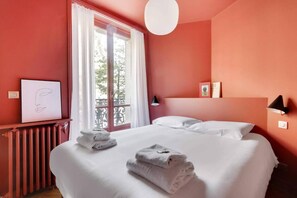 3 bedrooms, iron/ironing board, WiFi, bed sheets - Luxurious designer apartment near Montmartre (Paris)