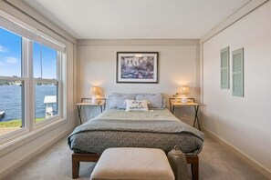 4 bedrooms, desk, iron/ironing board, travel cot