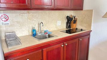 Fridge, microwave, stovetop, coffee/tea maker
