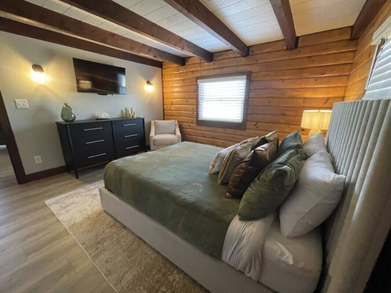 3 bedrooms, bed sheets