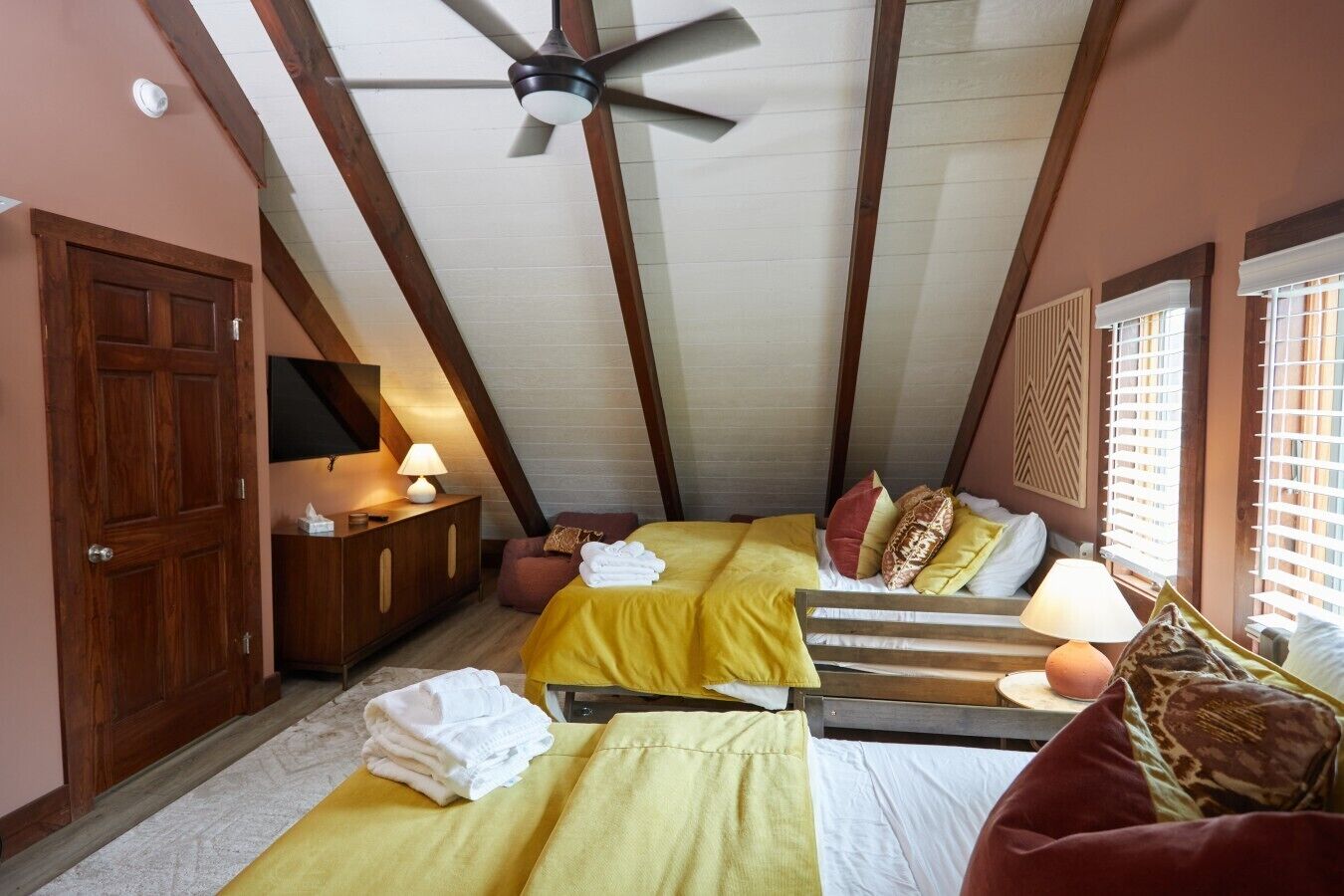 3 bedrooms, bed sheets