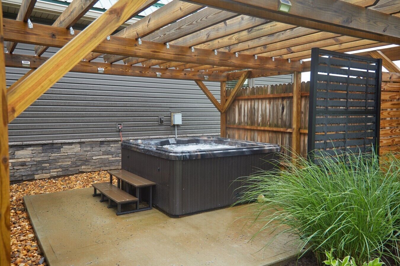 Outdoor spa tub