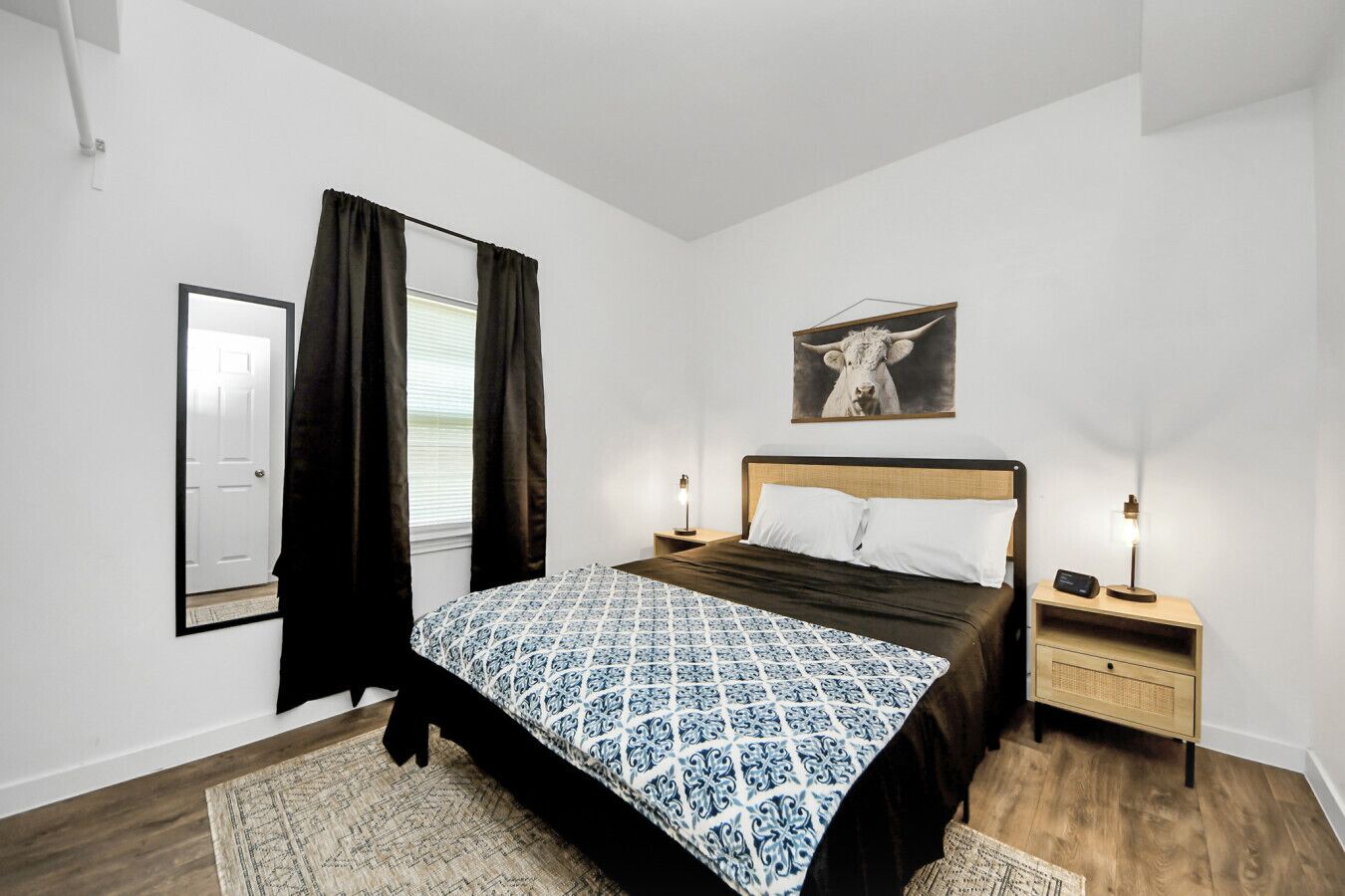 2 bedrooms, desk, iron/ironing board, WiFi