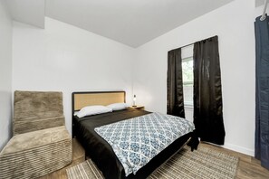 2 bedrooms, desk, iron/ironing board, WiFi