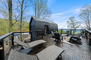 Terrace/patio - Newly Renovated Cabin/Gorgeous Mountain Views/Private and Perfect for Relaxing (Sevierville)