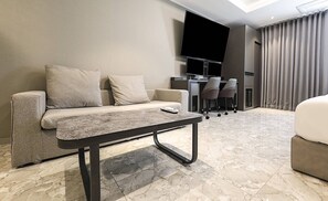 Decoración personalizada, muebles diferentes y wifi gratis