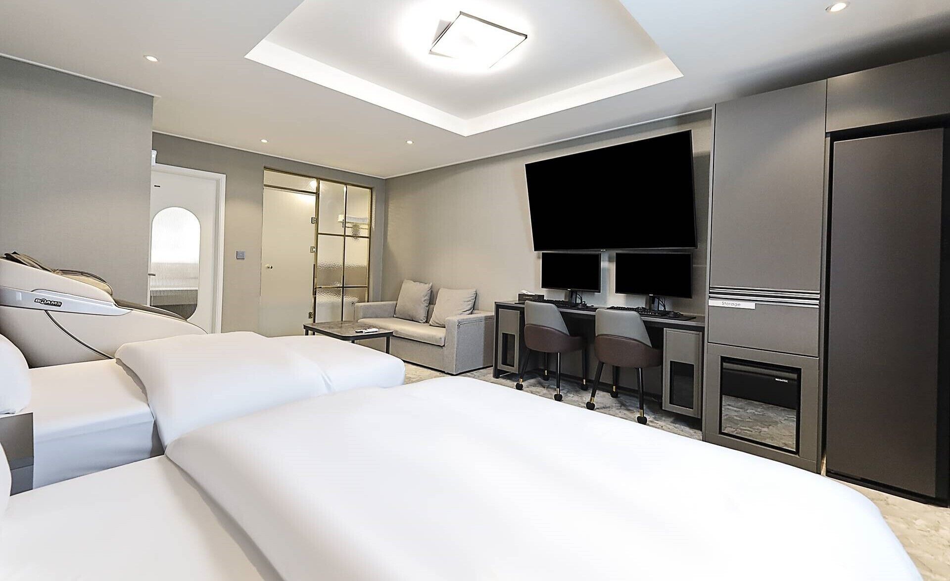Suite | Individually decorated, individually furnished, free WiFi, bed sheets