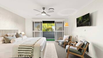 4 bedrooms, desk, iron/ironing board, travel cot