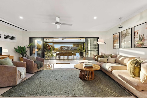 TV, stereo, offices