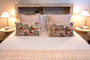 4 Schlafzimmer, Schreibtisch, Bügeleisen/Bügelbrett, Reisekinderbett