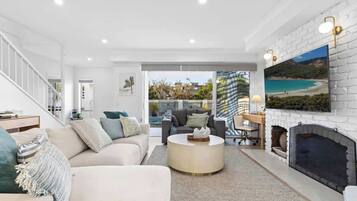 TV, fireplace, offices