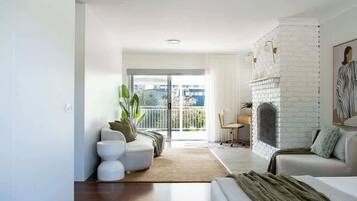 5 bedrooms, desk, iron/ironing board, travel cot