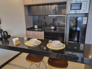 Mikrovågsugn, ugn, spishäll och diskmaskin