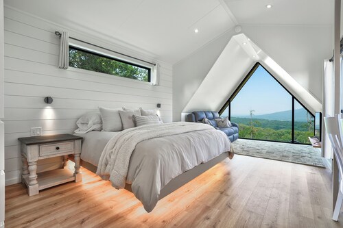 Sun Valley Overlook A-Frame | Wow Views + Hot Tub