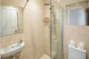 Hair dryer - Super 2BD Maisonette in Queens Park, Maida Vale (London)