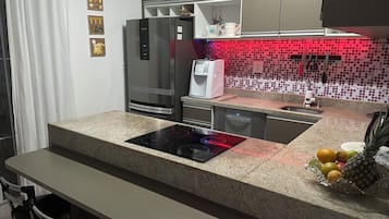 Micro-ondes, four, plaque de cuisson, lave-vaisselle