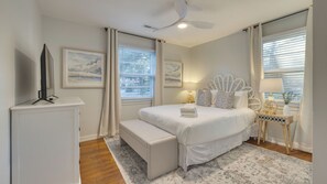 Interior - The Powder Cottage by Avantstay Heart of Old Mt. Pleasant Near Sullivans (Mount Pleasant)