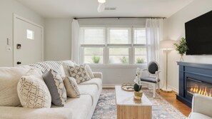 Interior - The Powder Cottage by Avantstay Heart of Old Mt. Pleasant Near Sullivans (Mount Pleasant)