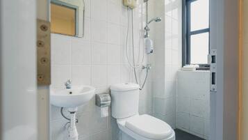 Superior Double, window | Badezimmer | Dusche, kostenlose Toilettenartikel, Haartrockner, HandtĂŒcher