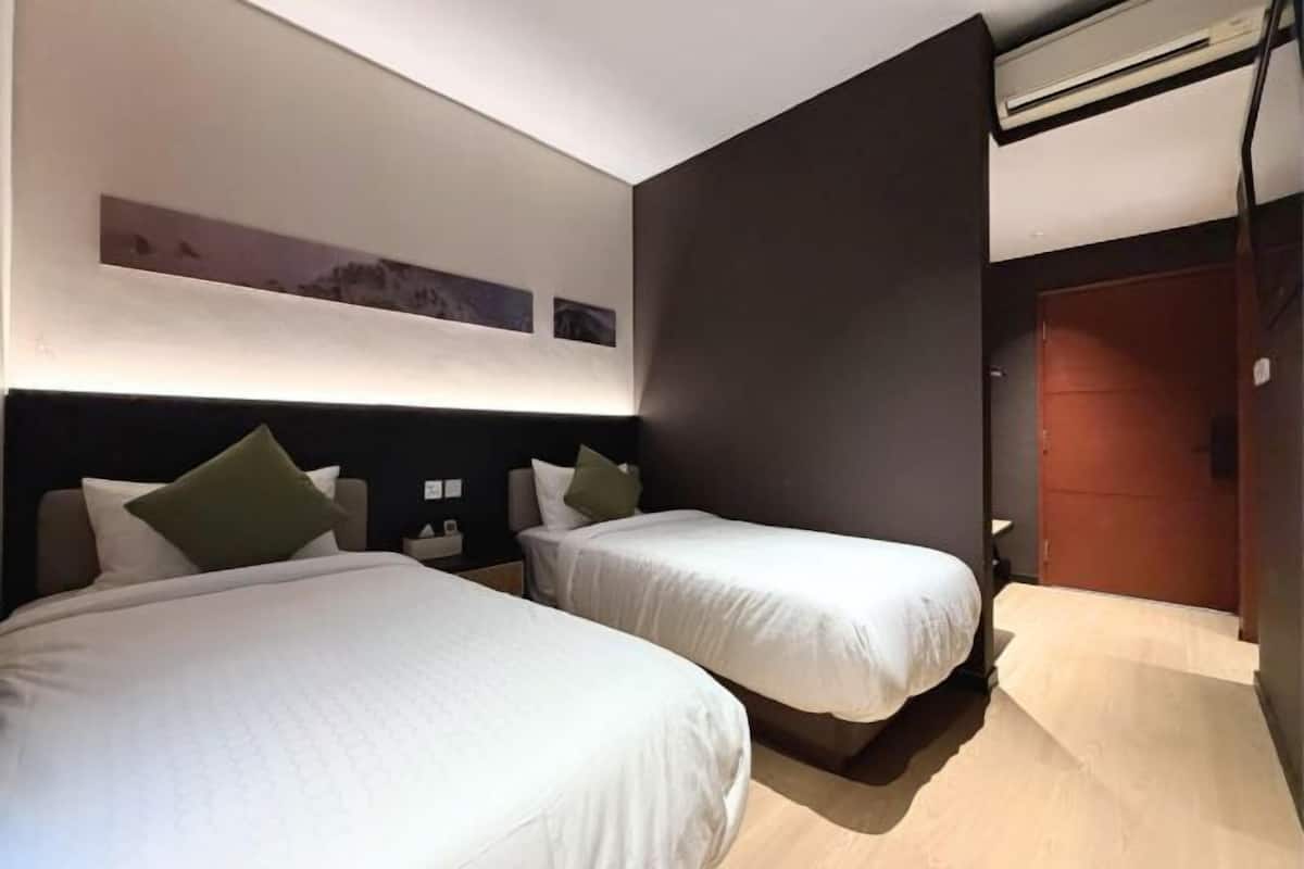 Desk, laptop workspace, free WiFi, bed sheets