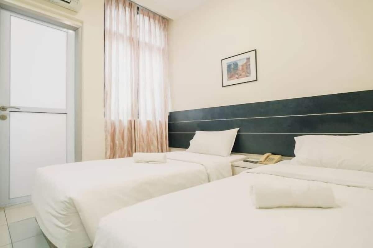 Desk, laptop workspace, free WiFi, bed sheets