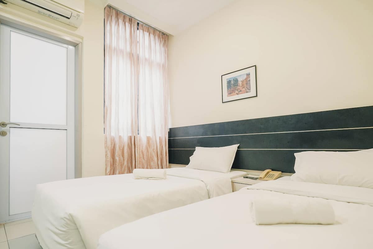 Deluxe Twin, Window