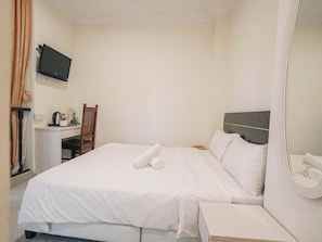 Deluxe Double, Window | Desk, laptop workspace, free WiFi, bed sheets