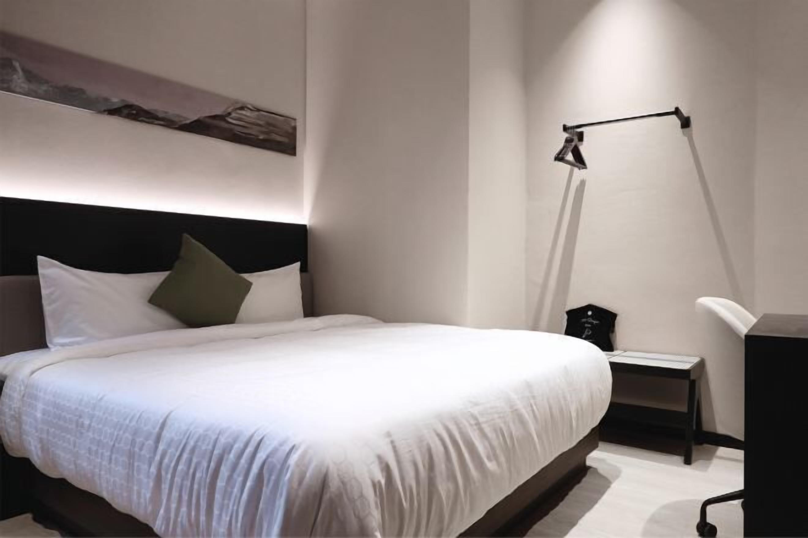 Desk, laptop workspace, free WiFi, bed sheets