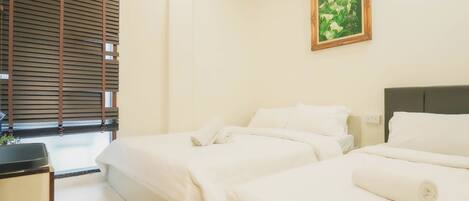 Deluxe Triple , Window | Desk, laptop workspace, free WiFi, bed sheets