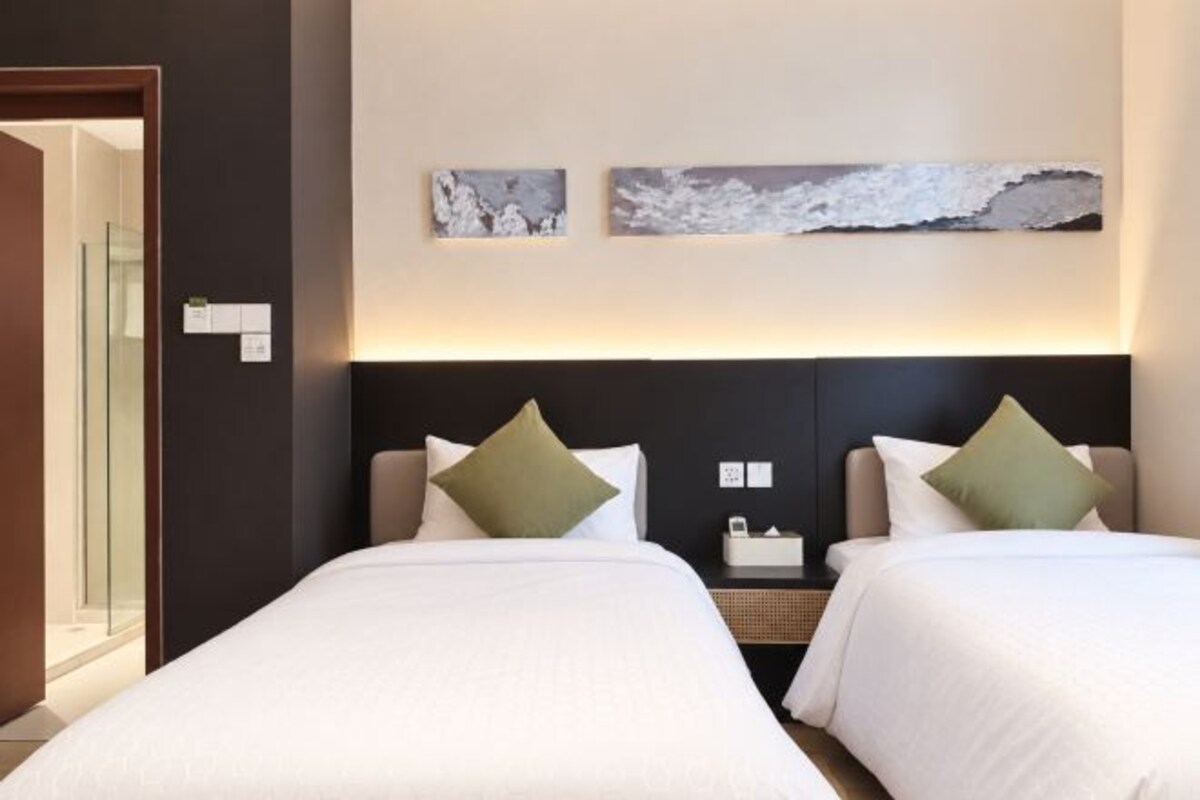 Desk, laptop workspace, WiFi (free), bed sheets