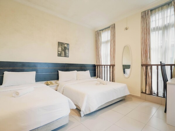 Deluxe Triple , Window