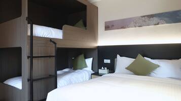 Deluxe Quad, Window | Escrivaninha, espaço de trabalho para notebook, Wi-Fi de cortesia