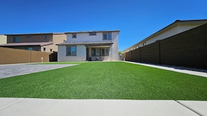 Exterior - Spacious 4-bedroom house in Glendale with WiFi, 86-in TV, & 3-hole golf putting. (Glendale)