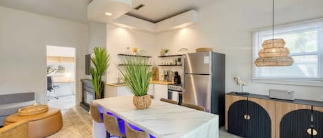 House (5 Bedrooms) | Interior