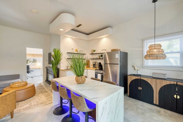 House (5 Bedrooms) | Interior