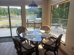 Dining - Beach front newly renovated 4 bed house quiet safe beach Family Friendly (Heriot Bay)