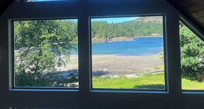 Beach front newly renovated 4 bed house quiet safe beach Family Friendly