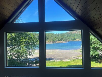 Beach front    newly renovated 4 bed house quiet safe beach Family Friendly