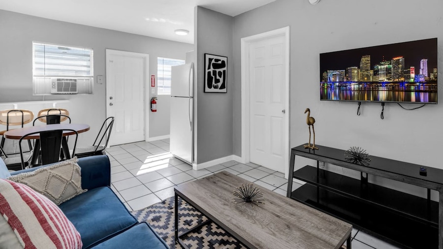 Cozy 1BR Retreat 6 Mins to Beach Free Parking