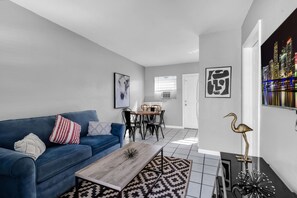 Apartment | 1 bedroom - Cozy 1BR Retreat 6 Mins to Beach Free Parking (Dania Beach)