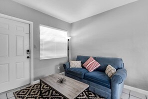 Apartment | 1 bedroom - Cozy 1BR Retreat 6 Mins to Beach Free Parking (Dania Beach)