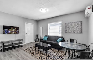 Apartment | 3 bedrooms - Triplex With 3 Bedrooms 6 Min Beach Free Parking (Dania Beach)