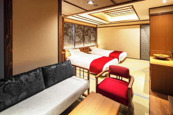 Kolmen hengen standard-huone, tupakointi kielletty (Adults only) | Työpöytä